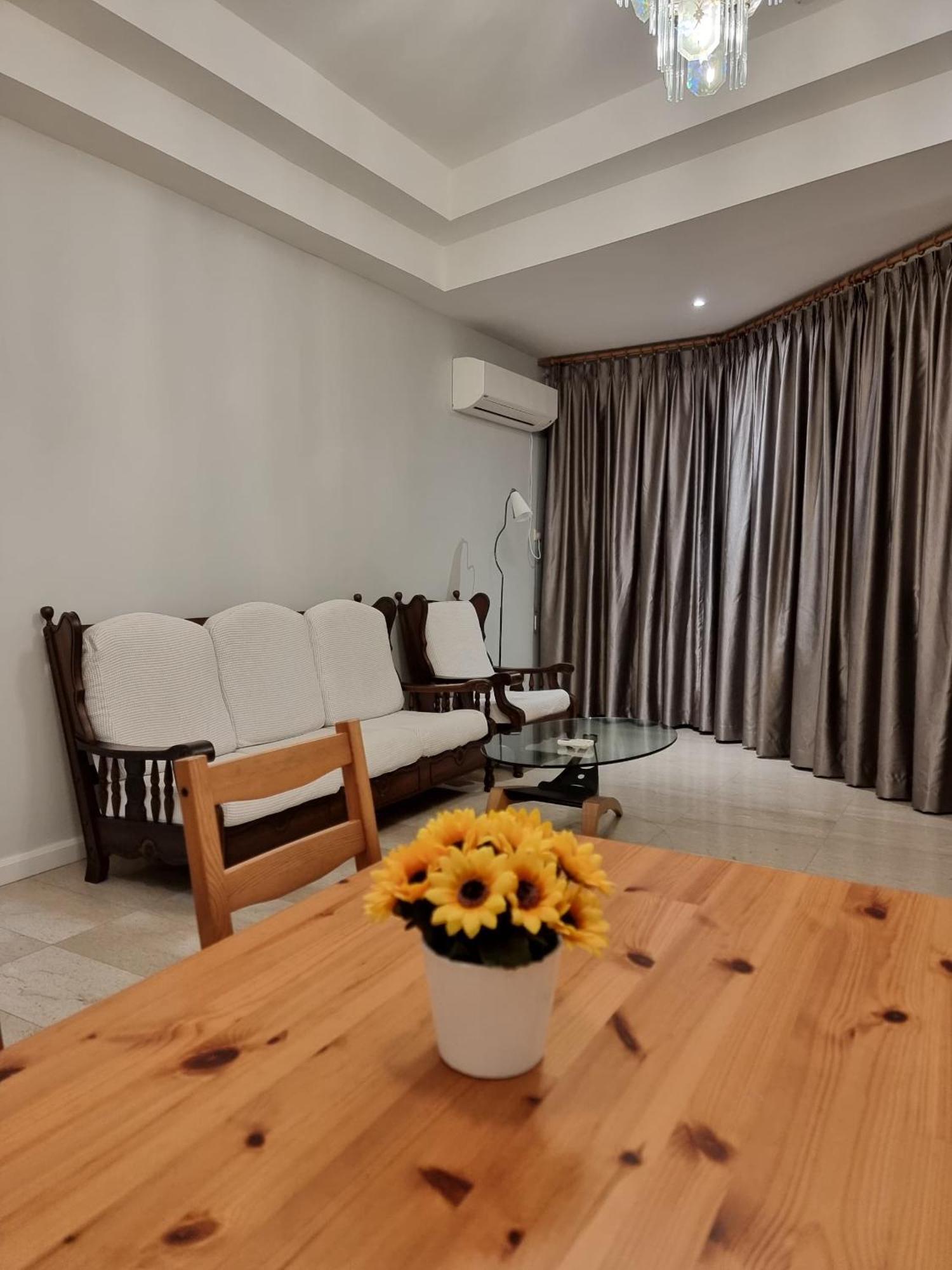 Cozzzy Hut Riverbank Suites Kuching With Spectacular River View المظهر الخارجي الصورة