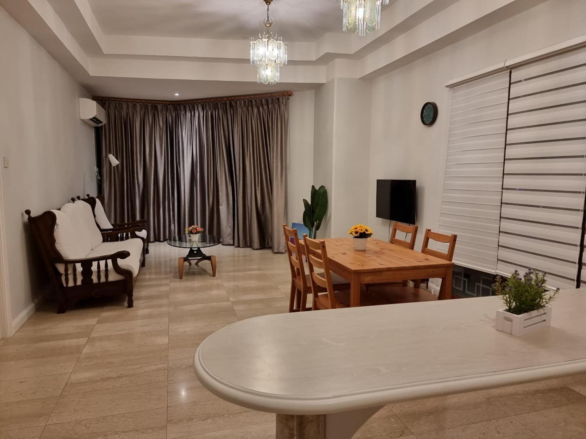 Cozzzy Hut Riverbank Suites Kuching With Spectacular River View المظهر الخارجي الصورة